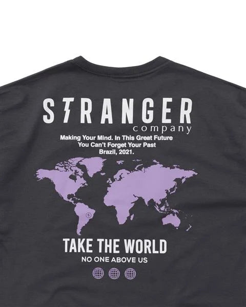 Camiseta Stranger Take The World (Cinza Chumbo)